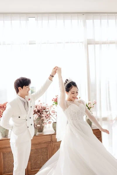 COUPLE DANCE